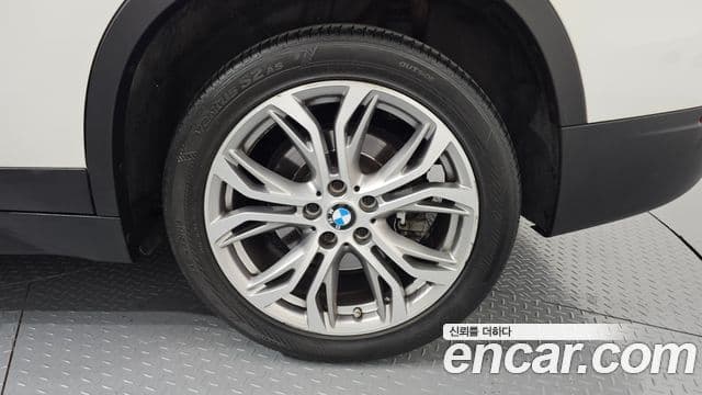 BMW X1 2018 — Photo 16/32