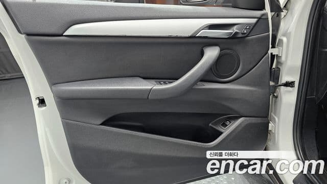 BMW X1 2018 — Photo 20/32