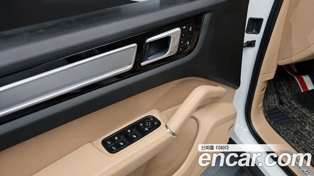 Porsche Cayenne 2022 — Şəkil 16/20