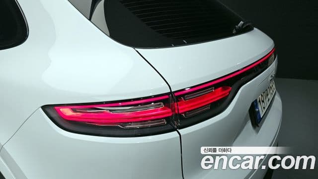 Porsche Cayenne 2022 — Photo 12/30