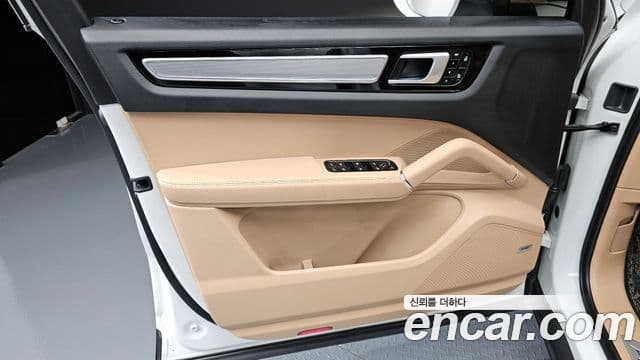 Porsche Cayenne 2022 — Photo 8/30