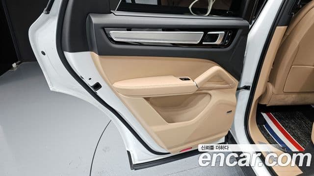 Porsche Cayenne 2022 — Photo 16/30