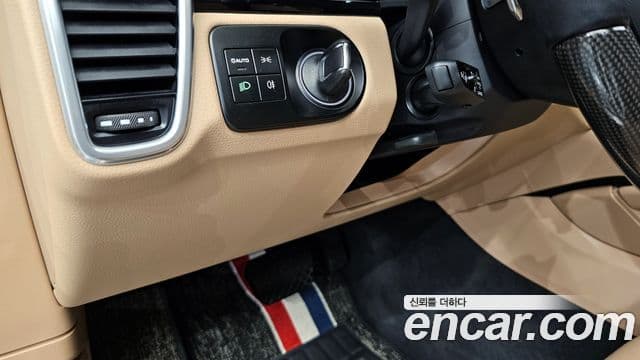Porsche Cayenne 2022 — Photo 27/30