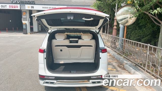Kia Carnival 2023 — Фото 16/20