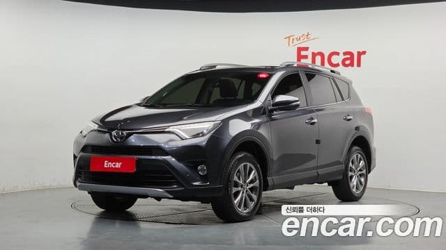 Toyota RAV4 2018 — Photo 12/20
