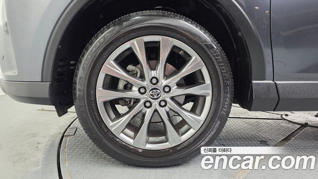 Toyota RAV4 2018 — Photo 17/20