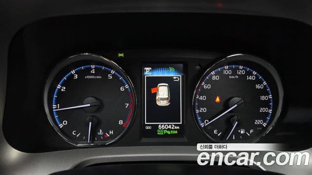 Toyota RAV4 2018 — Şəkil 8/20