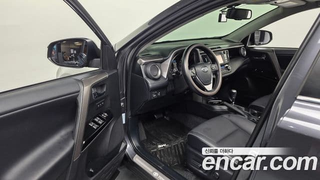 Toyota RAV4 2018 — Photo 2/20