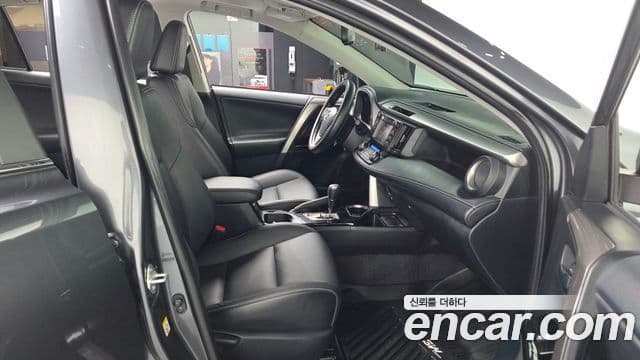 Toyota RAV4 2018 — Photo 5/20