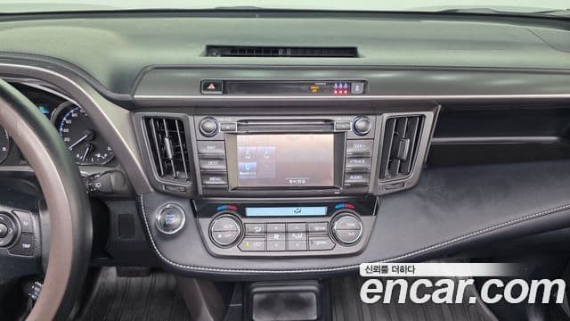 Toyota RAV4 2018 — Photo 11/20