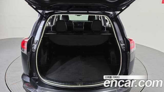 Toyota RAV4 2018 — Photo 20/20