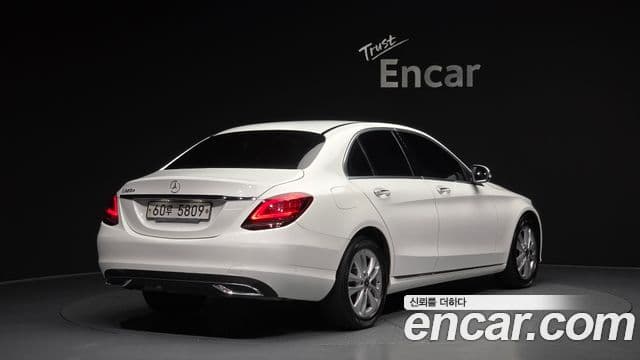 Mercedes-Benz C-Class 2018 — Şəkil 2/20