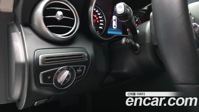 Mercedes-Benz C-Class 2018 — Şəkil 18/20