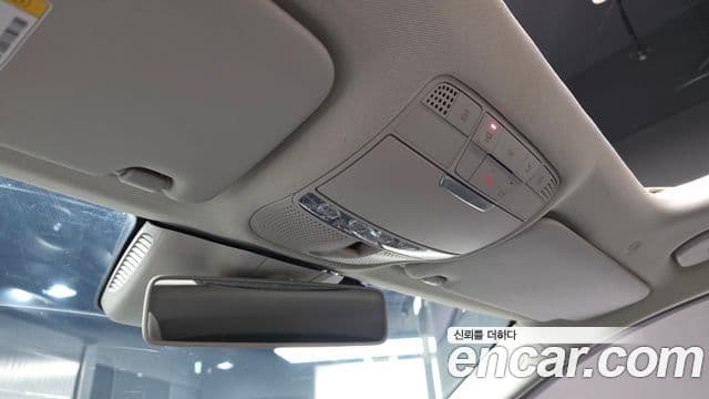 Mercedes-Benz C-Class 2018 — Şəkil 19/20