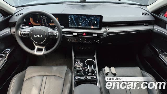 Kia K5 2023 — Şəkil 10/20