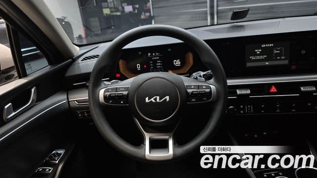Kia K5 2023 — Şəkil 13/20