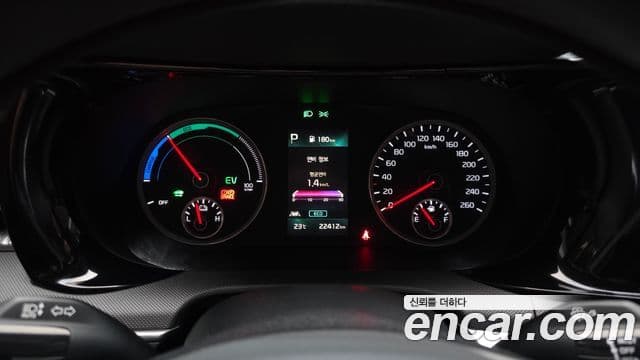 Kia K5 2020 — ფოტო 8/20