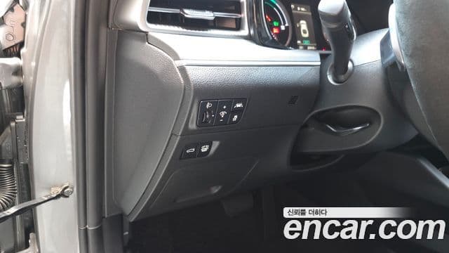 Kia K5 2020 — ფოტო 15/20