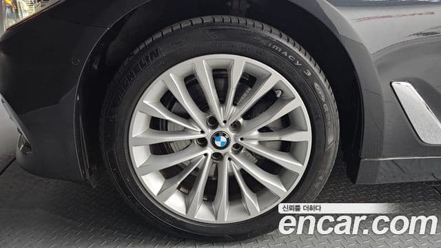 BMW 5 Series 2019 — Фото 4/20