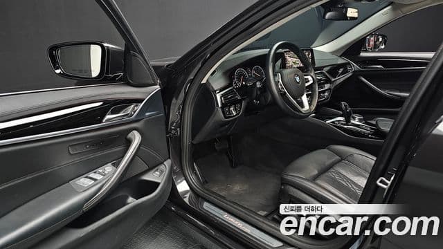 BMW 5 Series 2019 — Фото 10/20
