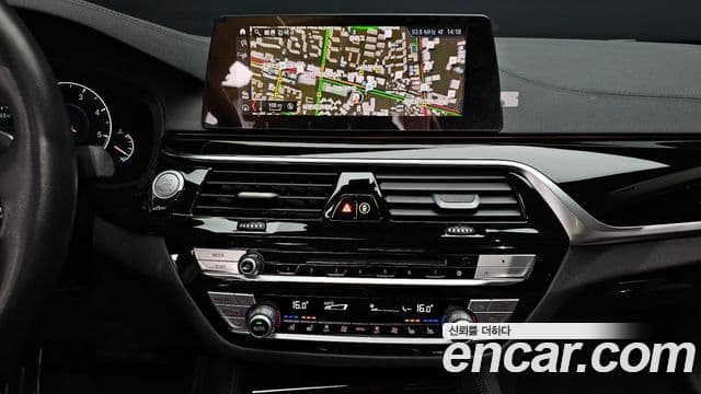 BMW 5 Series 2019 — Фото 13/20