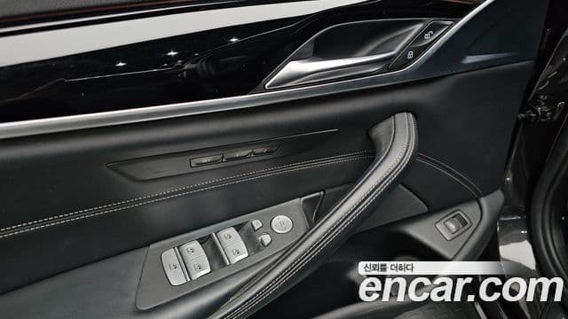 BMW 5 Series 2019 — Фото 17/20