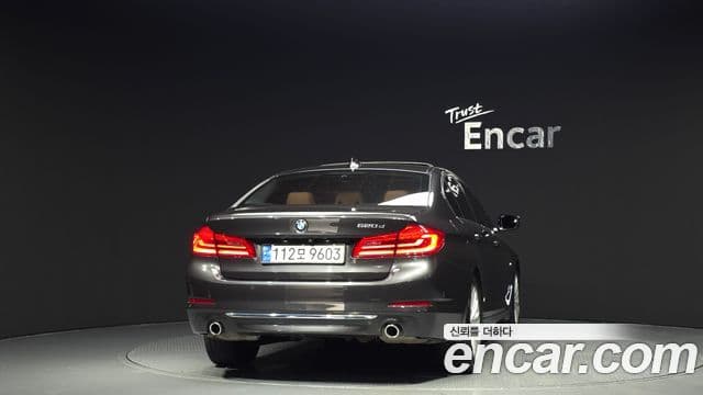 BMW 5 Series 2018 — ფოტო 4/20