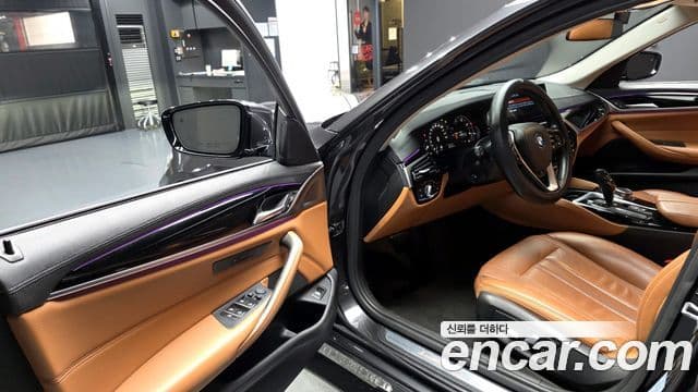 BMW 5 Series 2018 — ფოტო 10/20