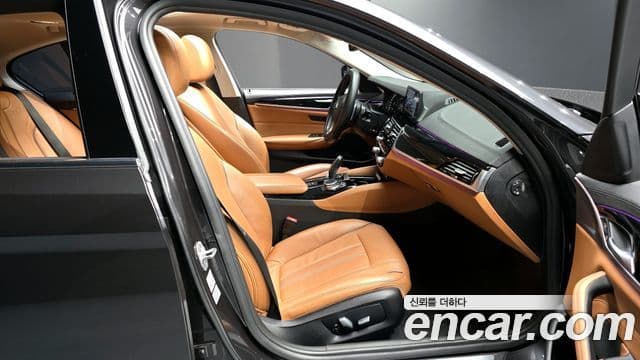 BMW 5 Series 2018 — ფოტო 12/20