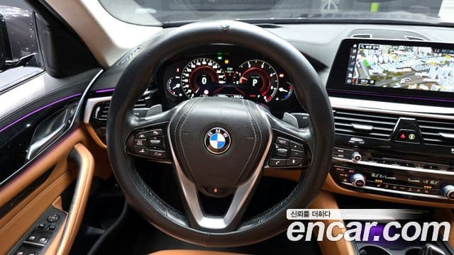 BMW 5 Series 2018 — фото 13 из 20