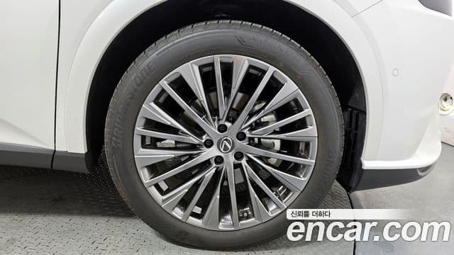 Lexus RX350h 2025 — Photo 1/34