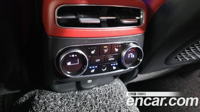 Genesis GV70 2021 — ფოტო 18/20