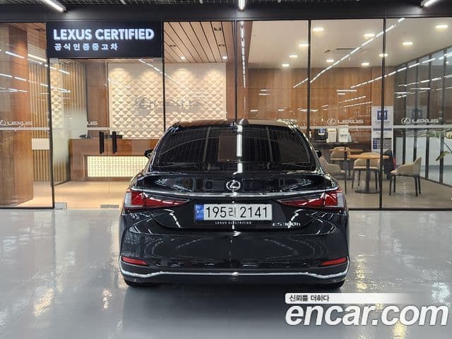 Lexus ES300h 2024 — Şəkil 3/20