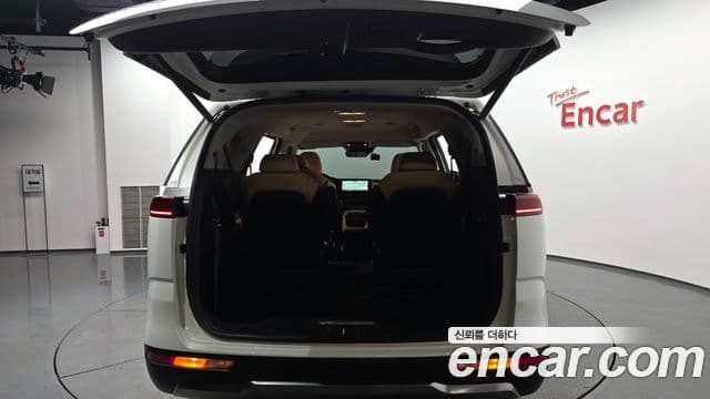 Kia Carnival 2023 — Фото 20/20