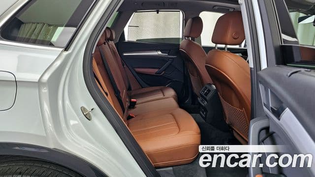 Audi Q5 2021 — Photo 2/20