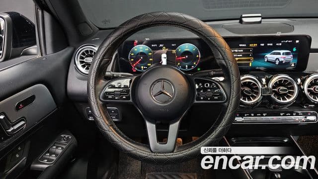 Mercedes-Benz GLB-Class 2021 — ფოტო 16/20