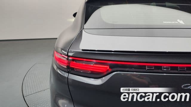 Porsche Cayenne 2020 — Photo 19/37