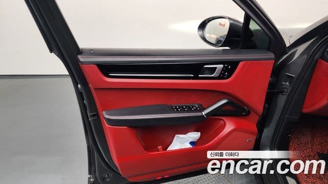 Porsche Cayenne 2020 — Photo 11/37