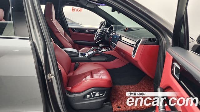 Porsche Cayenne 2020 — Photo 33/37