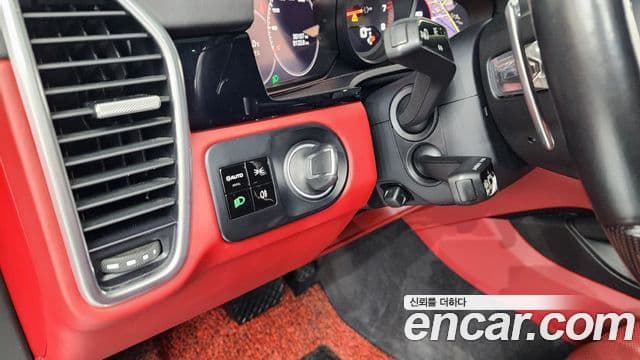 Porsche Cayenne 2020 — Photo 22/37