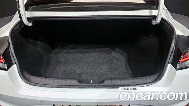 Hyundai The New Avante Hybrid 2020 — Photo 20/31