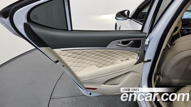 Genesis G70 2018 — Photo 15/40