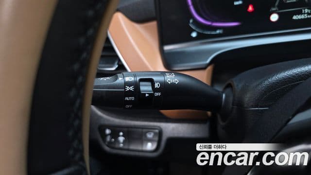 Kia Seltos 2024 — ფოტო 17/20