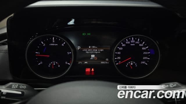 Kia Carnival 2023 — Şəkil 8/20