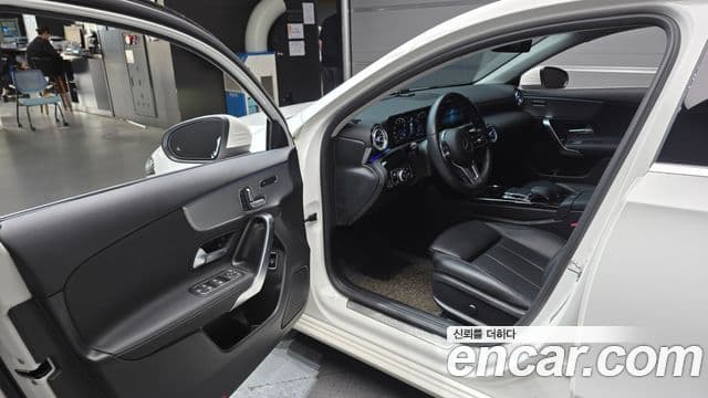Mercedes-Benz A-Class 2020 — Фото 10/20