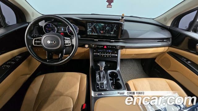 Kia Carnival 2021 — фото 7 из 20