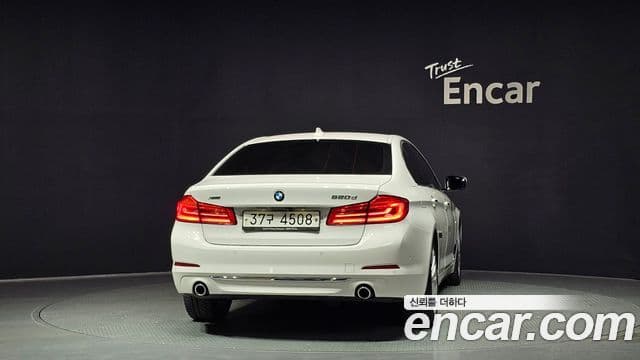 BMW 5 Series 2018 — ფოტო 4/20