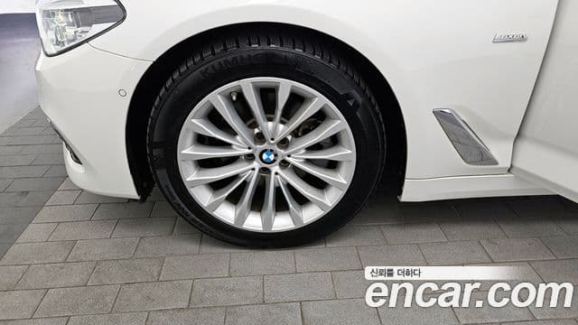 BMW 5 Series 2018 — ფოტო 5/20