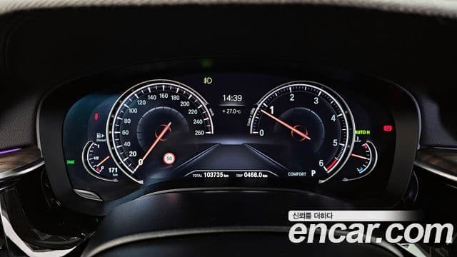 BMW 5 Series 2018 — ფოტო 8/20