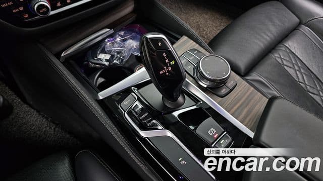 BMW 5 Series 2018 — ფოტო 9/20